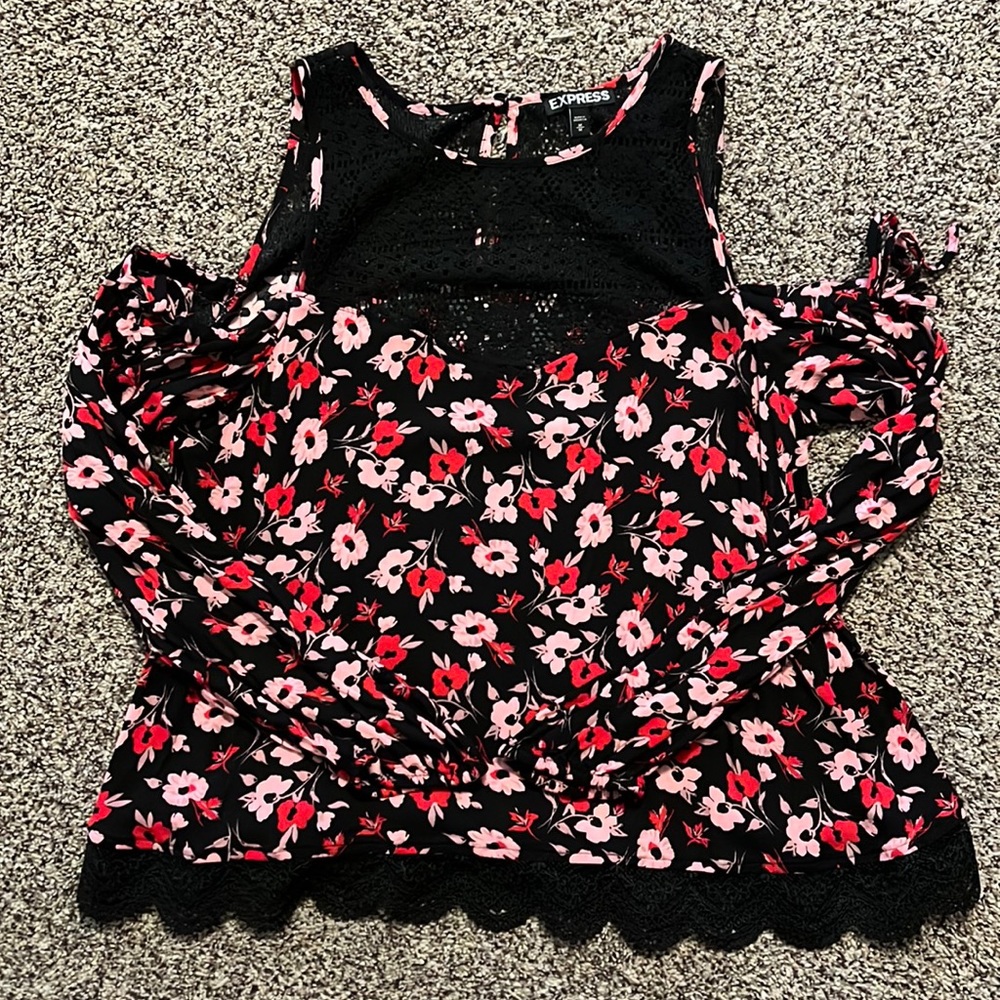 Shoulder cut out long sleeve top
